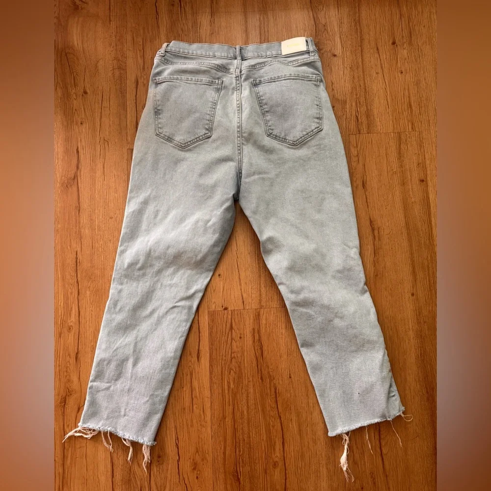 Express high waisted Distressed Light Blue cropped jeans - Picture 2 of 3